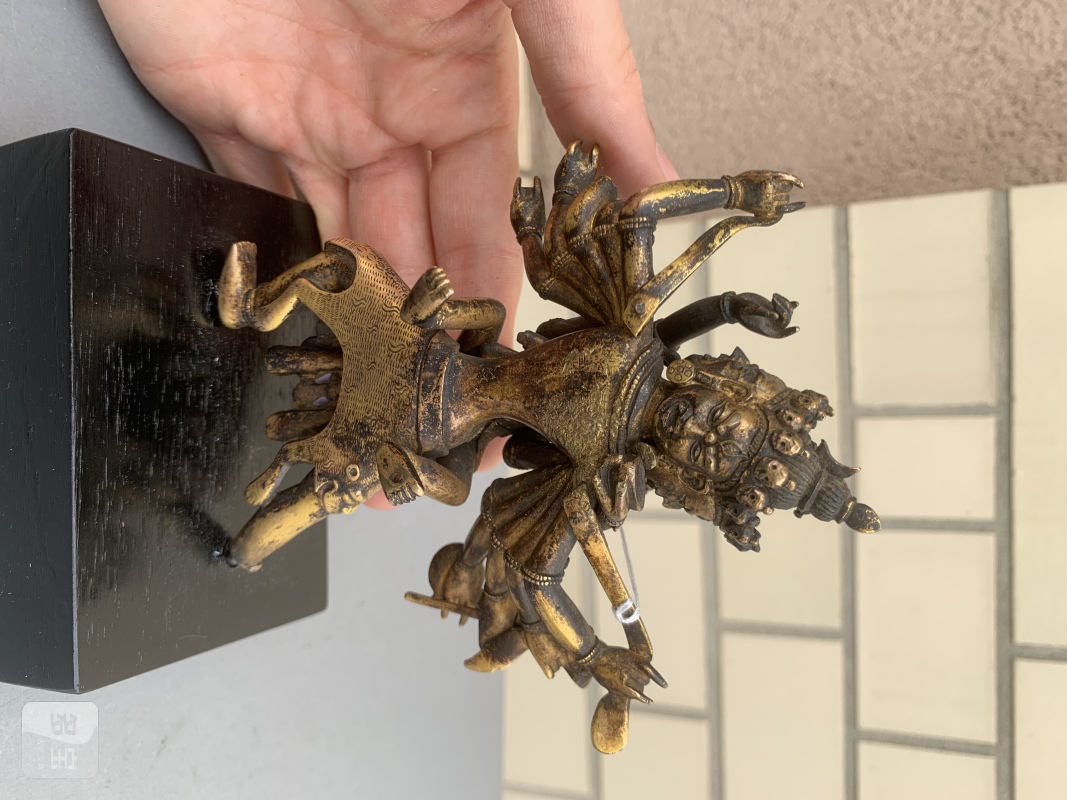 A fire-gilt bronze of Cakrasamvara in yab-yum with attributes - 图9